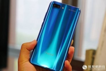 Huawei Honor 10 Hands-On Review color gradient