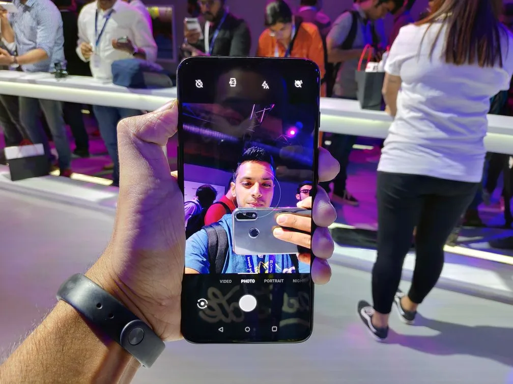 OnePlus 6T Hands-On Review - Front Camera