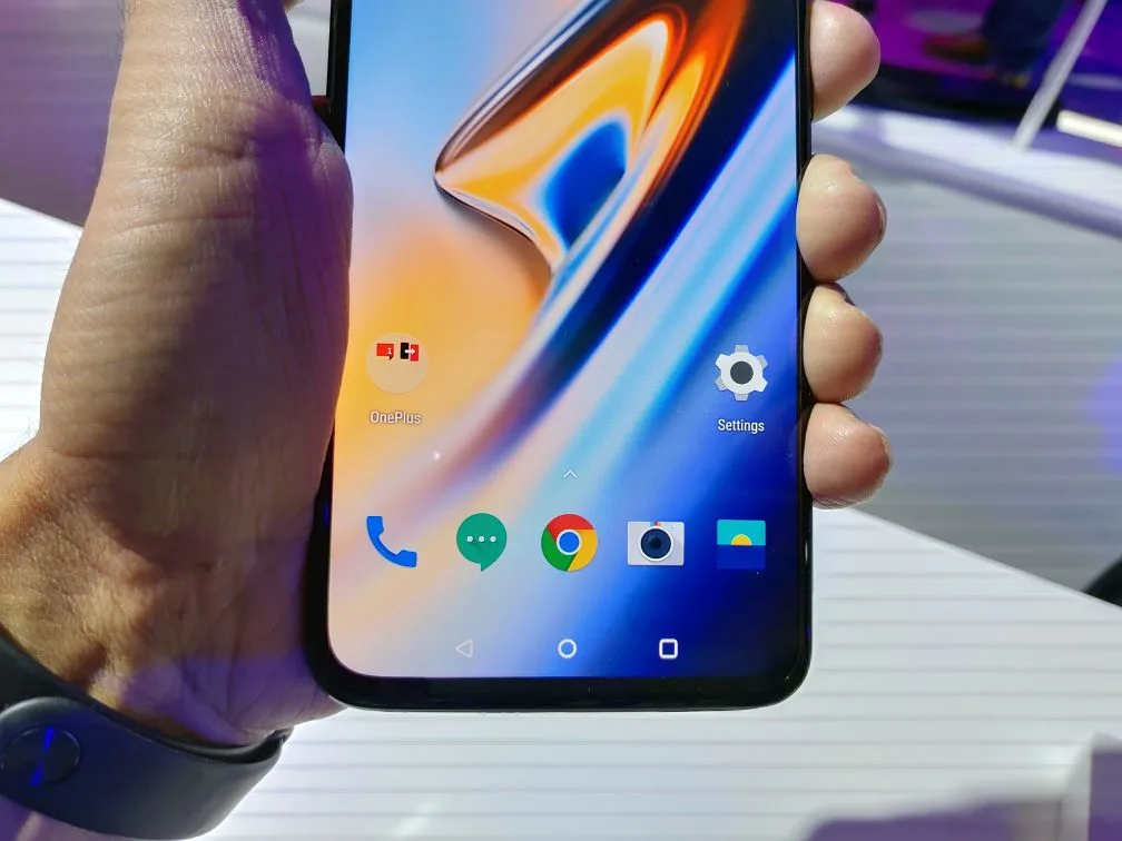 OnePlus 6T Hands-On Review - OxygenOS
