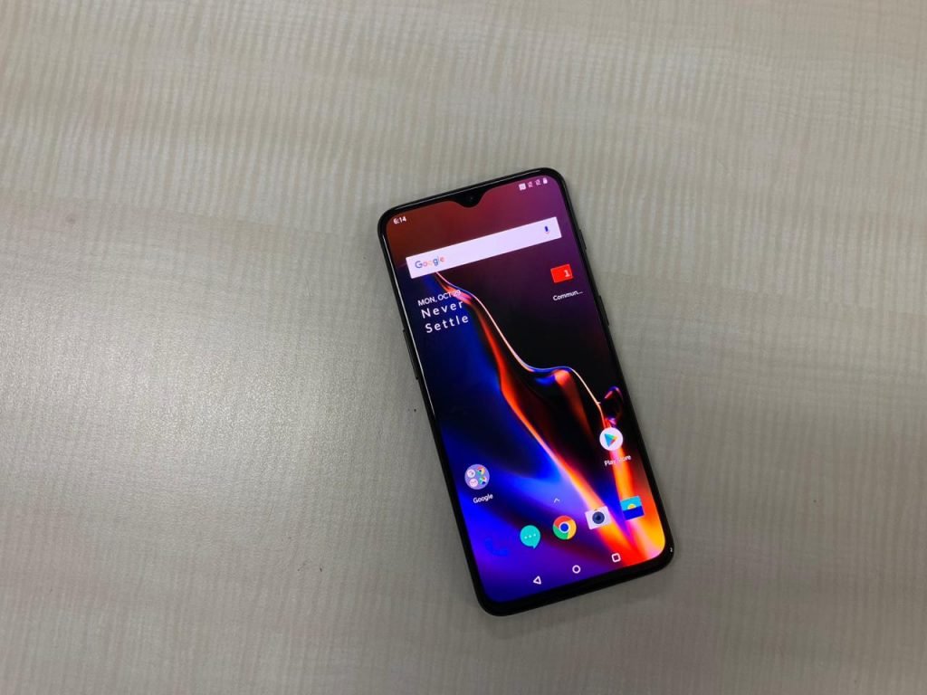 OnePlus 6T Hands-On Review - Screen On