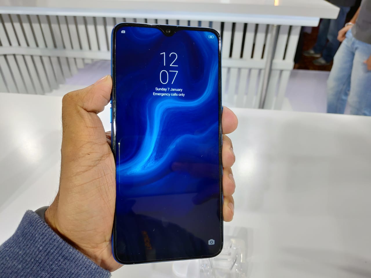 OPPO Realme U1 Hands-On Review - Blue