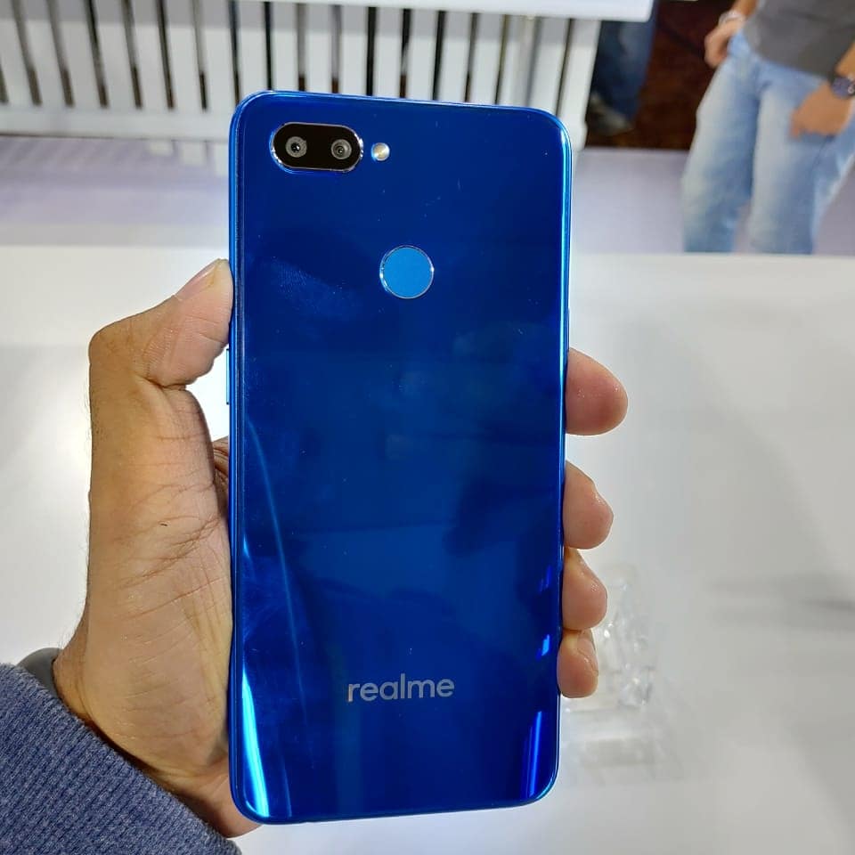 OPPO Realme U1 Hands-On Review - Case