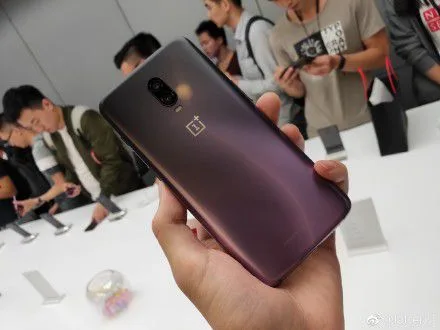OnePlus 6T Thunder Purple Edition Back Gradient