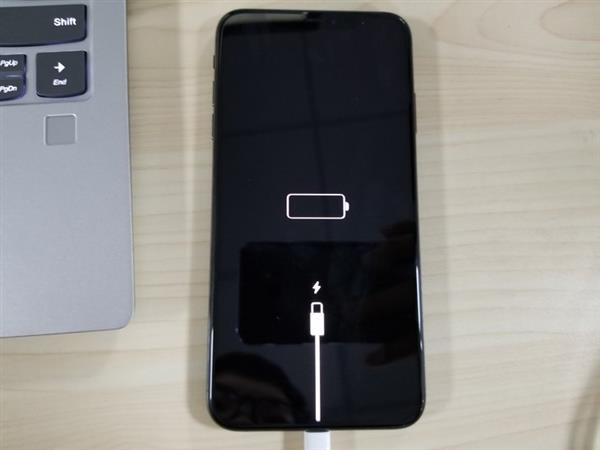 Huawei Honor Magic 2 Vs iPhone XS Max Charging Comparison