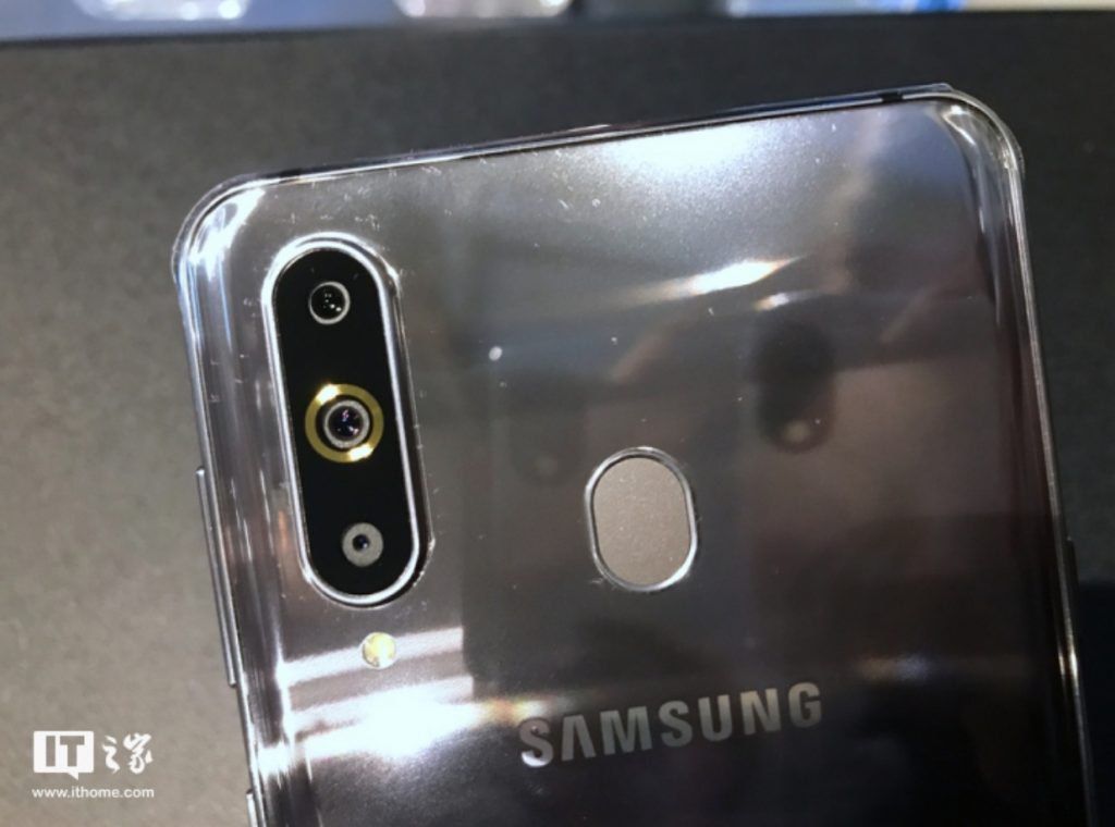 Samsung A8s Black camera