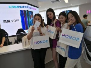 Honor 20 First Sale Picture 1