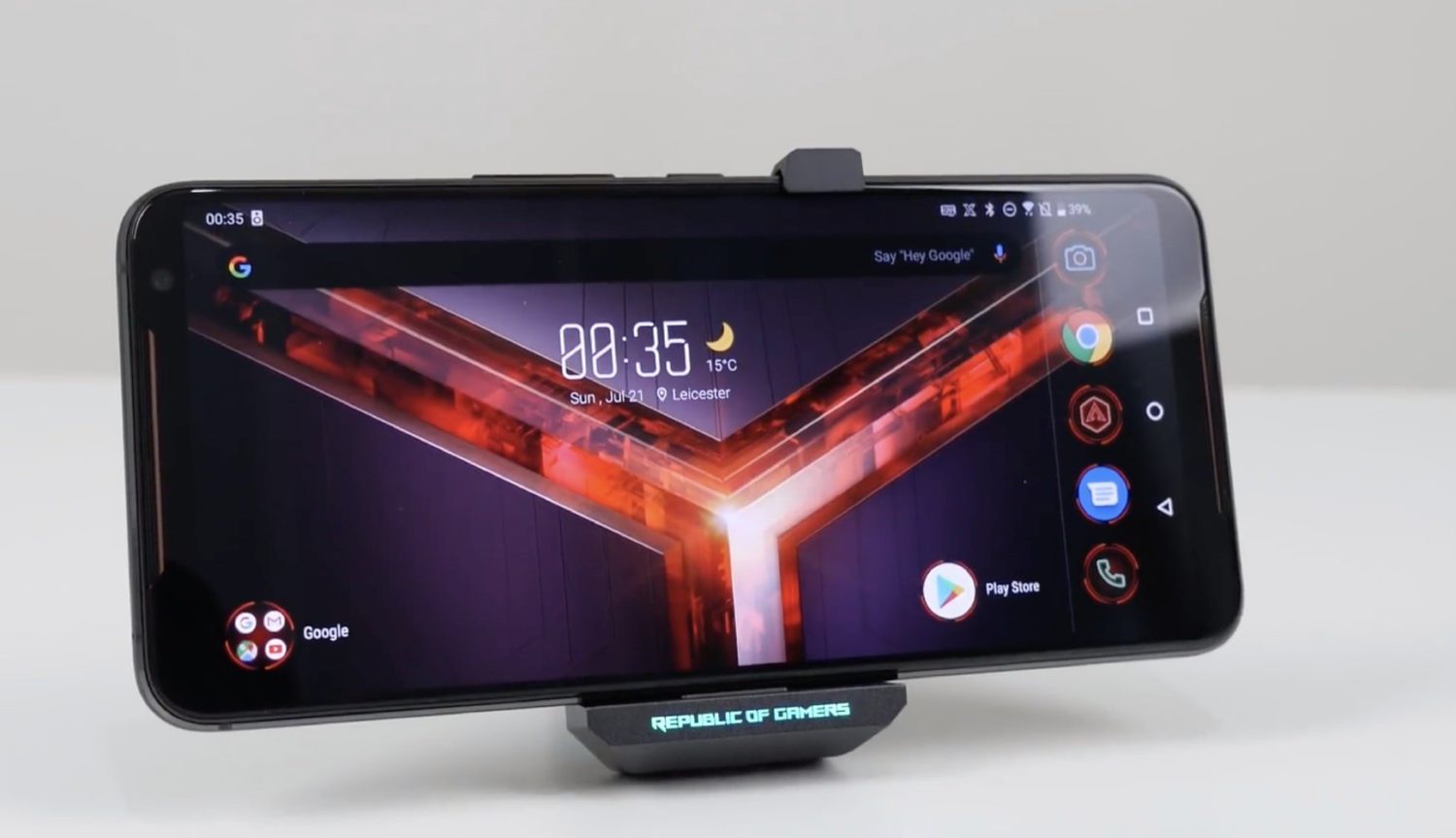 Asus ROG Gaming Phone 2 Hands-On Screen Refresh Rate Stand