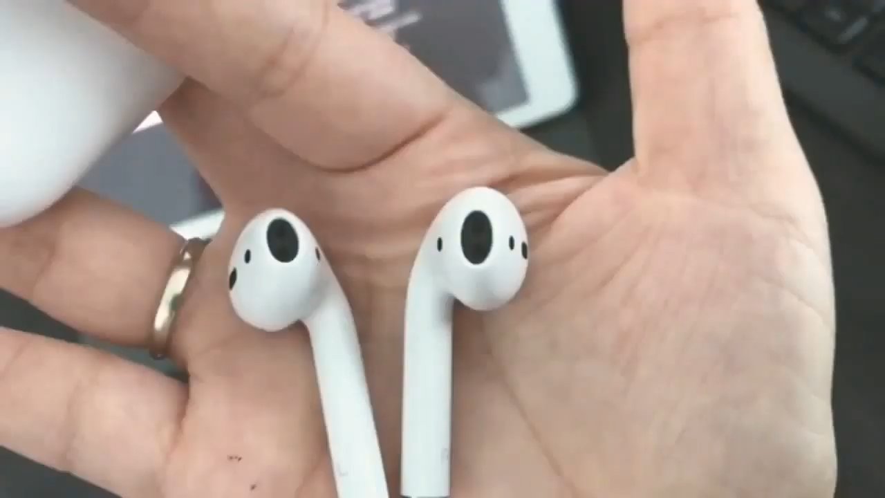 i20000 TWS Fake Airpods Review - Design and Appearance
