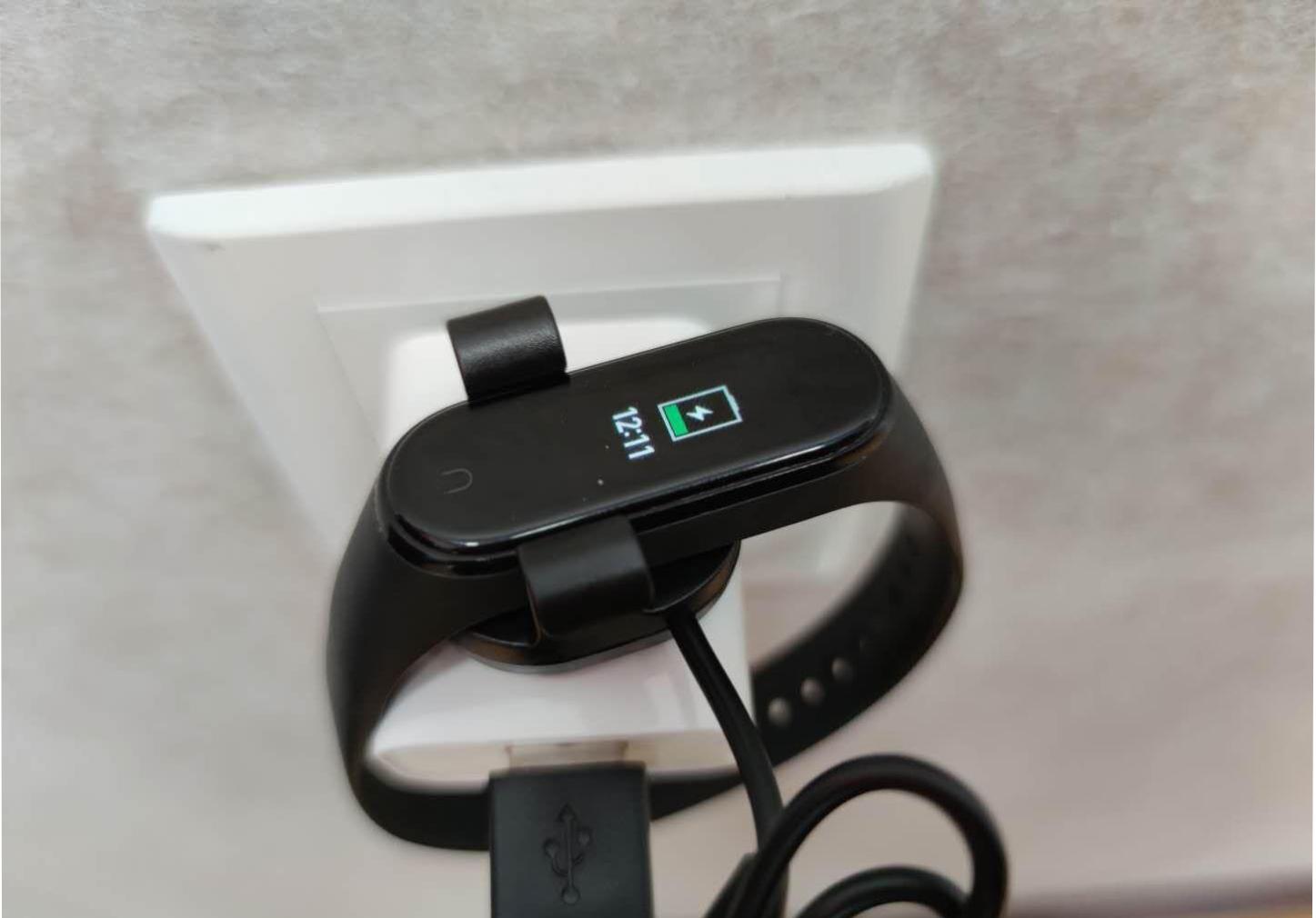 Xiaomi Mi Band 5 Magnetic Charging Feature