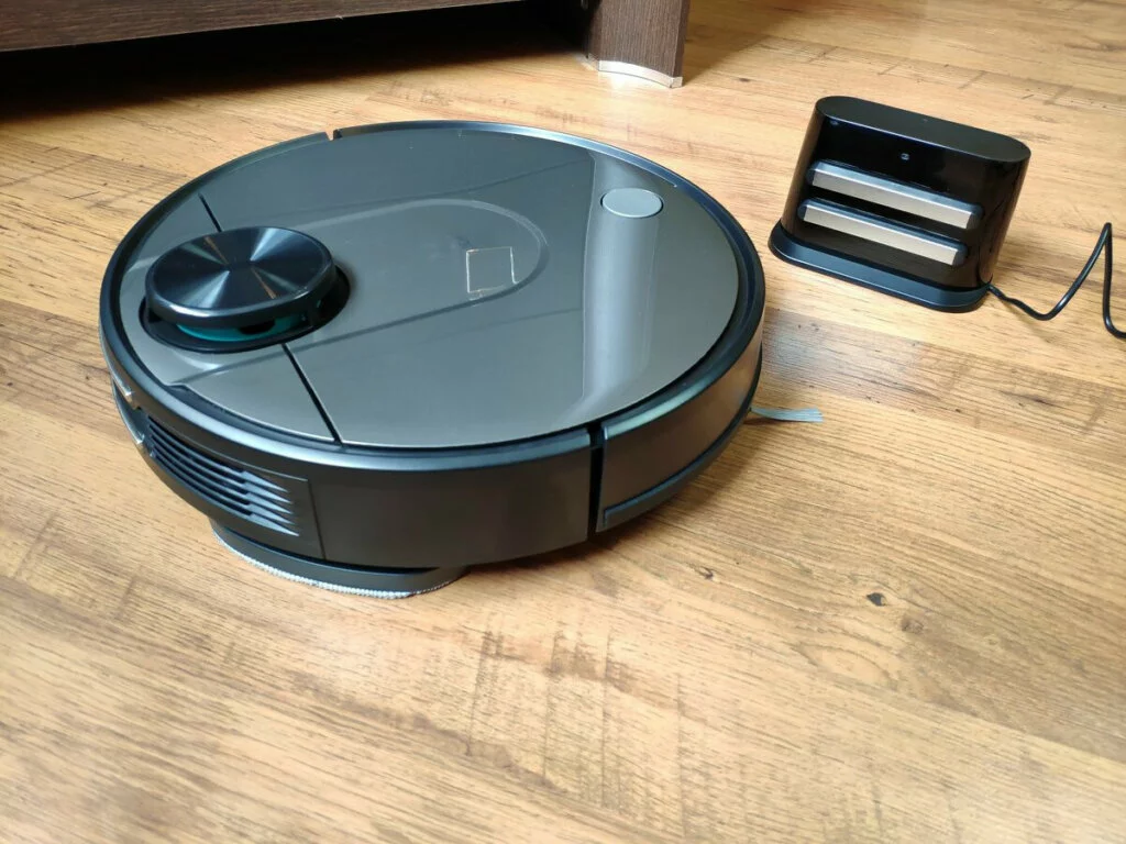 mi-v3-pro-vs-v2-vs-roborock-s5-max-1-1