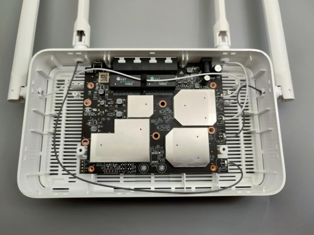 Redmi router AX5 WiFi 6 Review - top heat sink removed