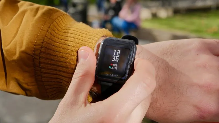 xiaomi-mi-band-5-vs-amazfit-bip-vs-fitbit-charge-4-2-1