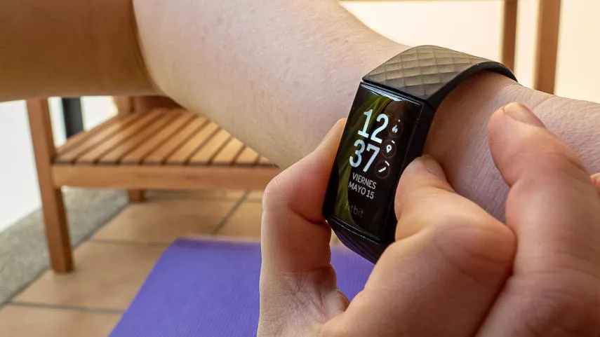 xiaomi-mi-band-5-vs-amazfit-bip-vs-fitbit-charge-4-3