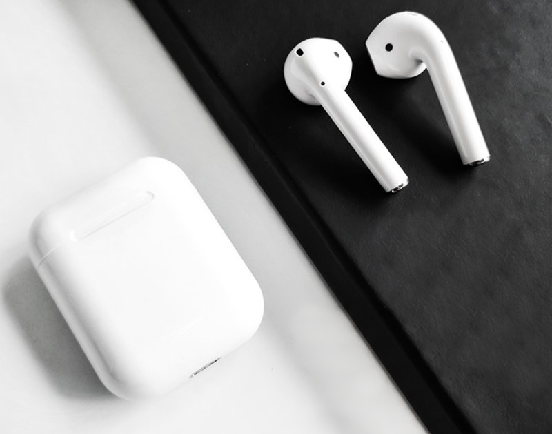 i18 TWS Airpods Manual: How to turn on or off the i18 TWS?