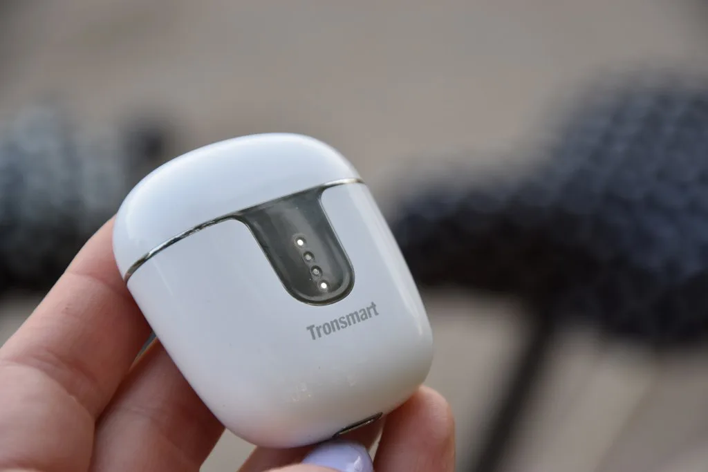 edifier-tws200-vs-tronsmart-onyx-ace-4