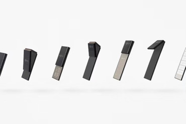 OPPO three-hinged folding phone
