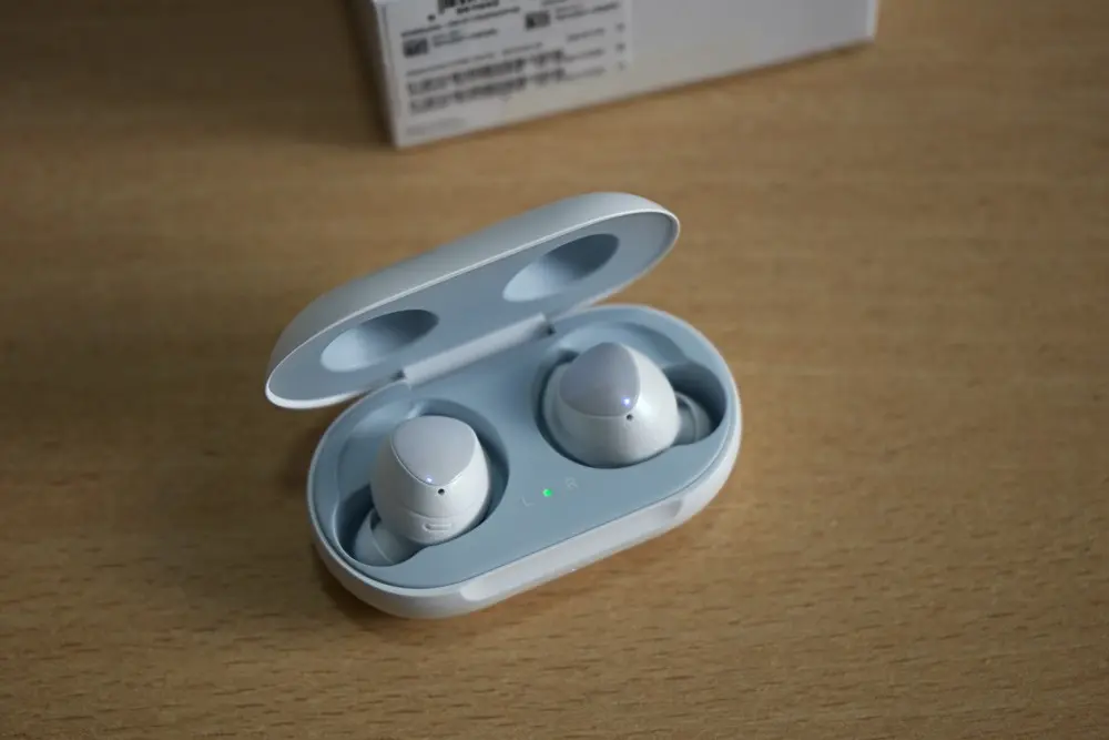edifier-tws-nb2-vs-galaxy-buds-1