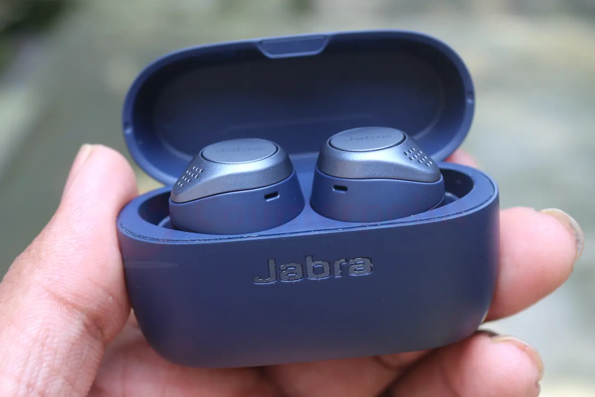 edifier-tws-nb2-vs-jabra-elite-75t-1