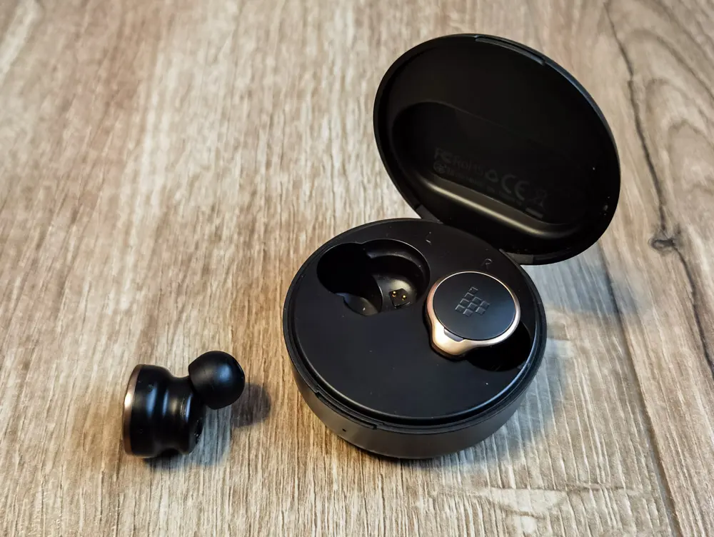 edifier-tws-nb2-vs-tronsmart-apollo-1