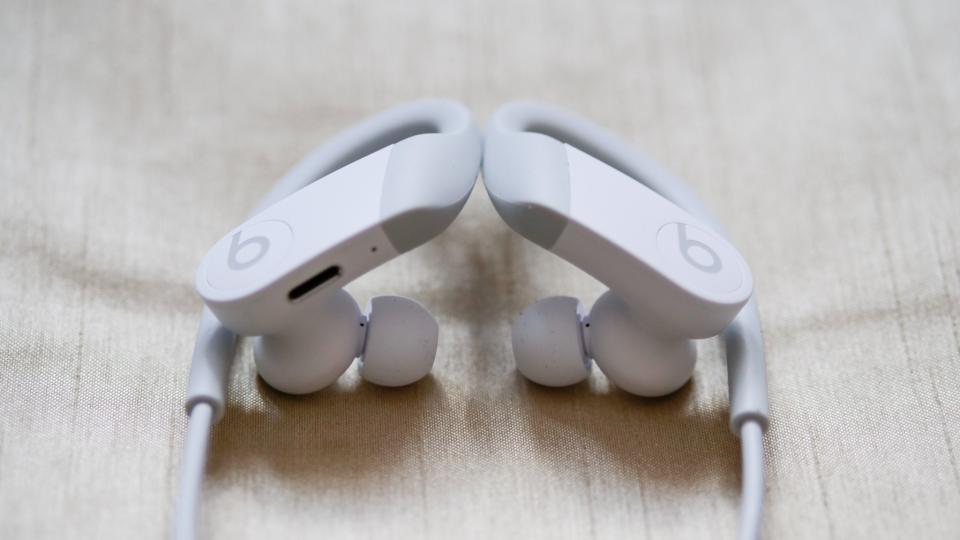 powerbeats-vs-powerbeats-2-vs-3-vs-pro-3