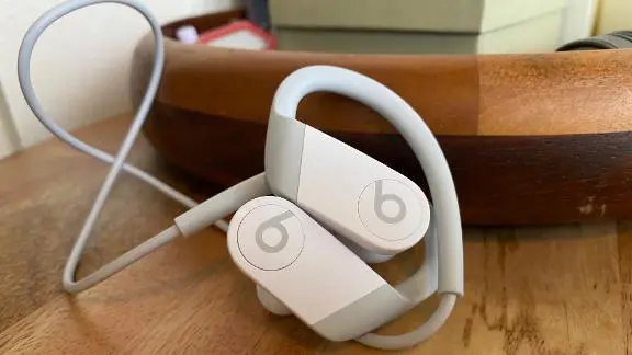 powerbeats-vs-powerbeats-2-vs-3-vs-pro-4
