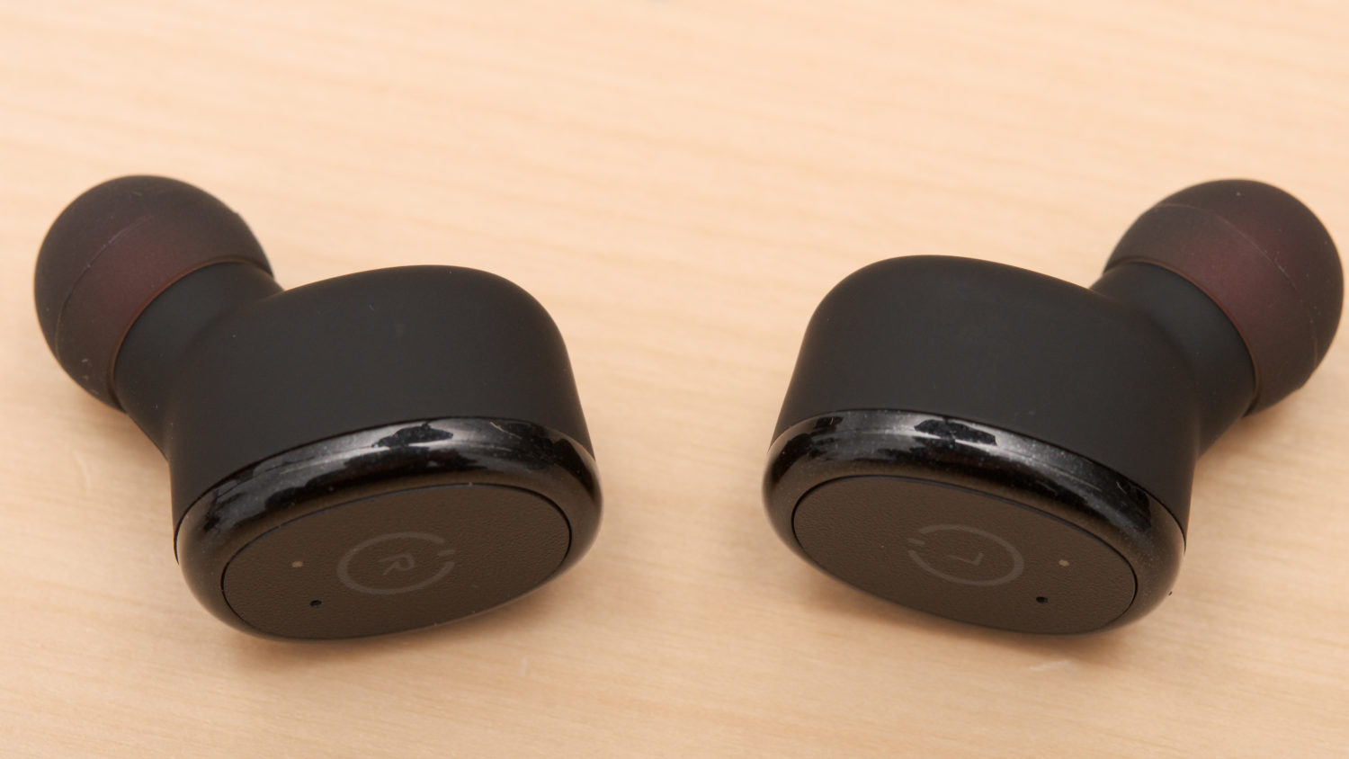 tozo-t10-vs-samsung-galaxy-buds-1