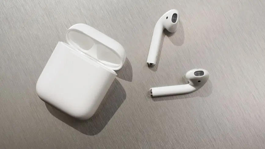 tozo-t12-vs-apple-airpods-1-1