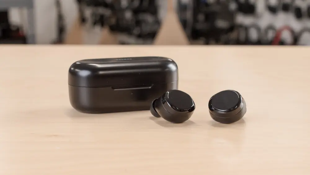 tozo-t12-vs-apple-airpods-1