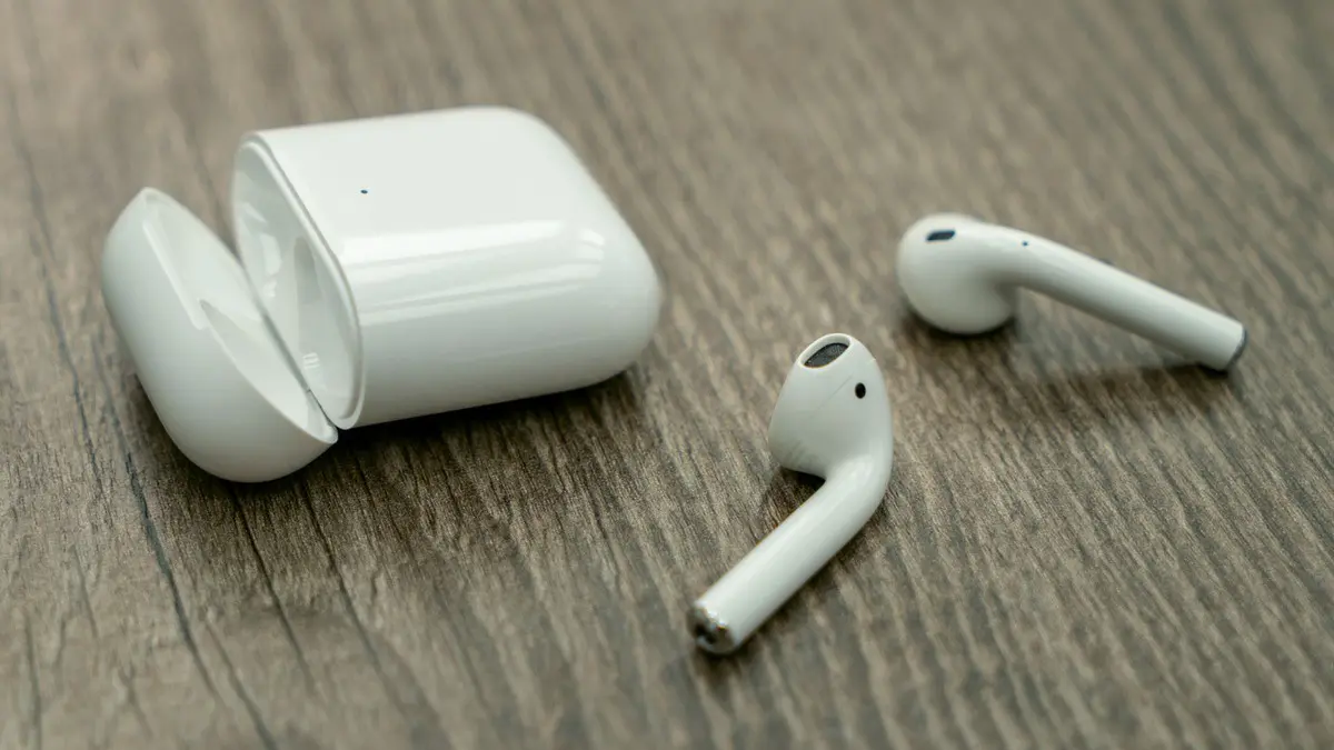 tozo-t12-vs-apple-airpods-3-1