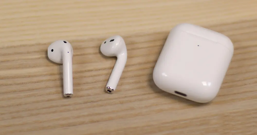 tozo-t12-vs-apple-airpods-5-1