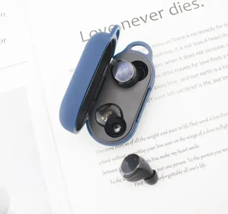 tozo-t12-vs-apple-airpods-6