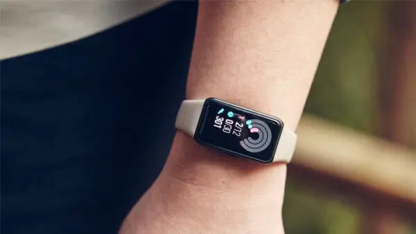 xiaomi-mi-band-6-vs-honor-band-6-vs-oneplus-band-3-1