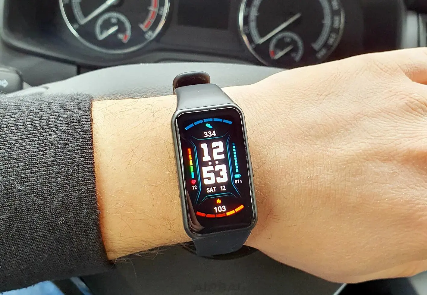 xiaomi-mi-band-6-vs-honor-band-6-vs-oneplus-band-4-1