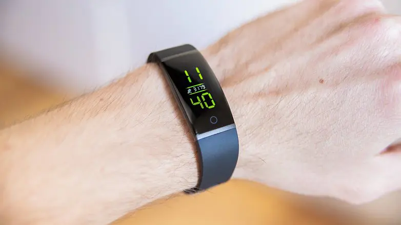 xiaomi-mi-band-6-vs-realme-band-vs-oppo-band-2