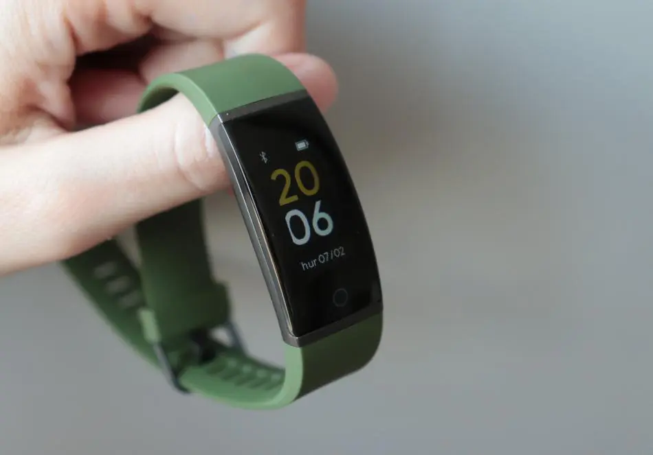 xiaomi-mi-band-6-vs-realme-band-vs-oppo-band-3