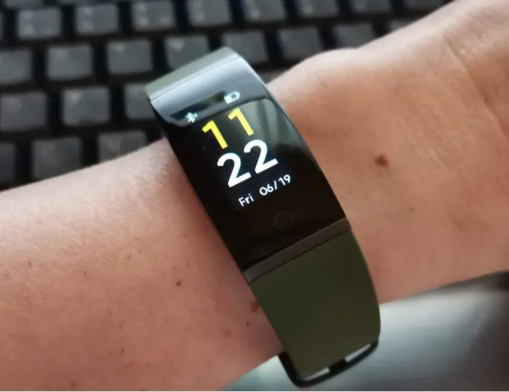 xiaomi-mi-band-6-vs-realme-band-vs-oppo-band-4