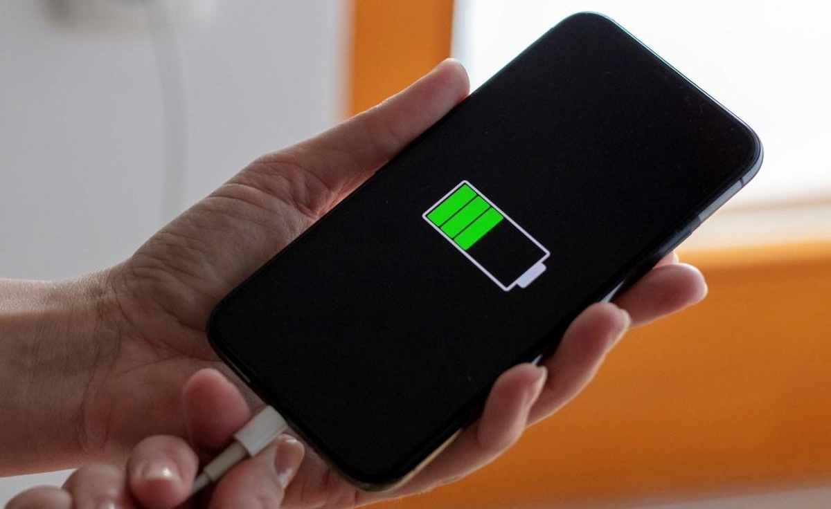 phones-with-the-best-battery-life-2021-d-