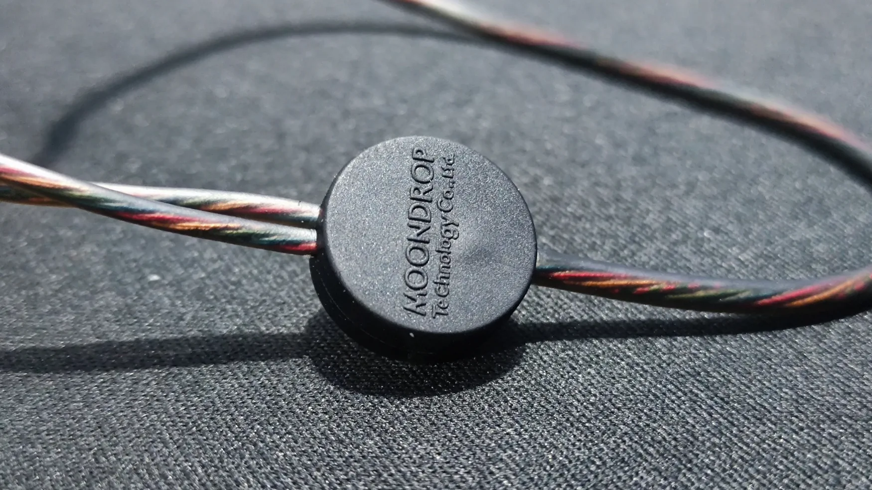 Moondrop CHU Review - logo on cable