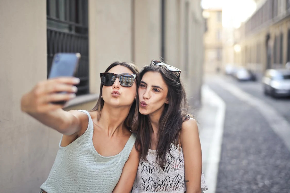 posing - tips to take selfies